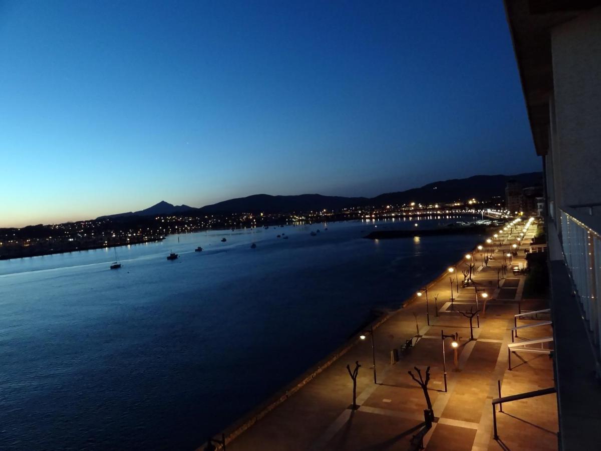 Txingudi by Basquelidays Apartment Hondarribia Bagian luar foto