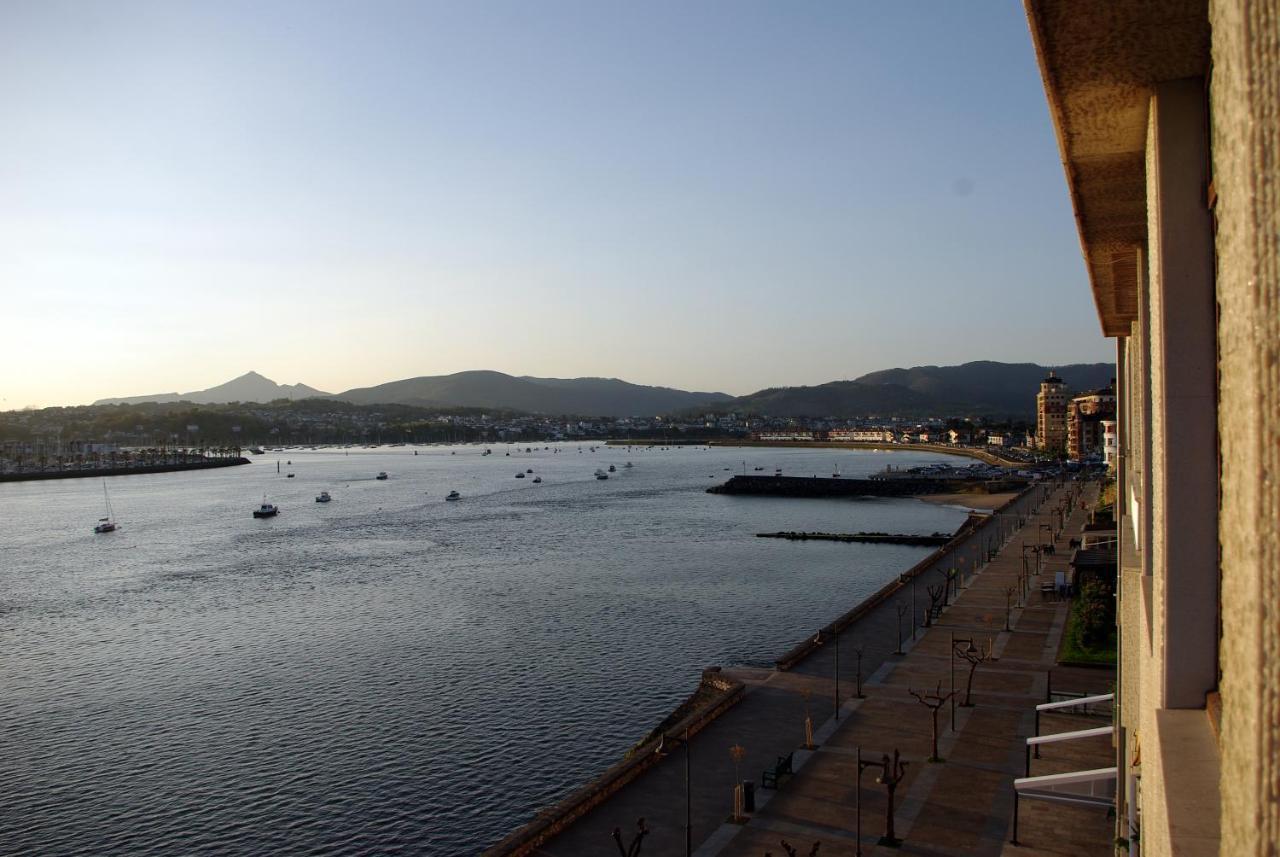 Txingudi by Basquelidays Apartment Hondarribia Bagian luar foto