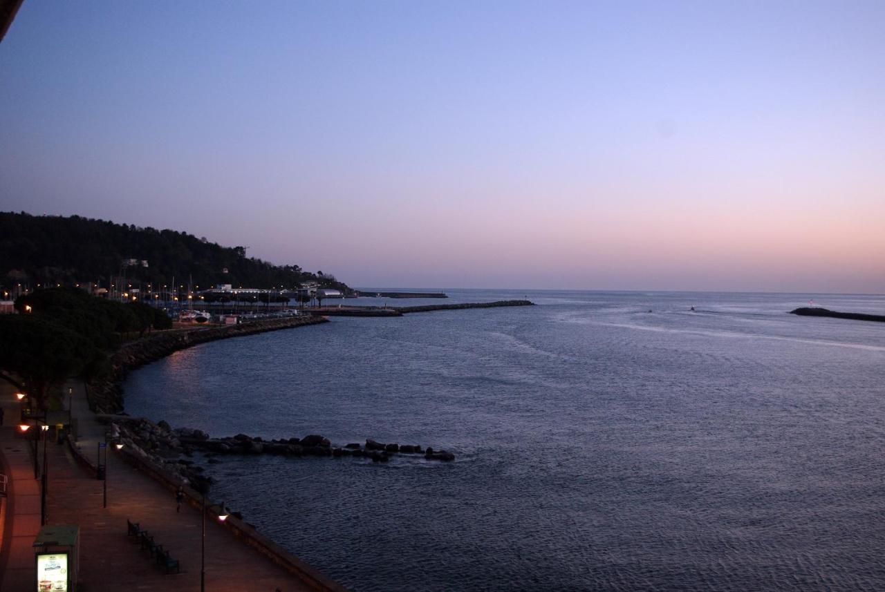 Txingudi by Basquelidays Apartment Hondarribia Bagian luar foto